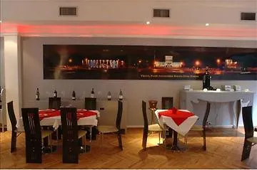 Hotel Seven